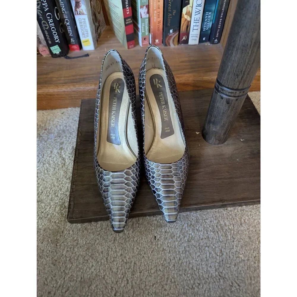 Peter Kaiser Women's Size 6.5 Grey Snakeskin Slip On Pump Heels Pointed Toe